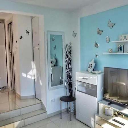 Apartment By The Sea *