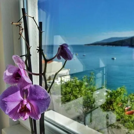 Apartment By The Sea *