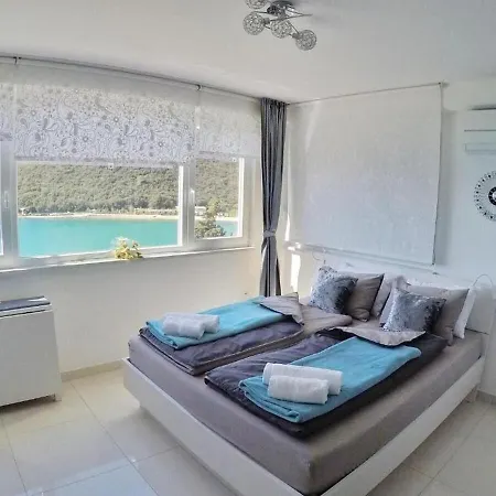 By The Sea Apartment *